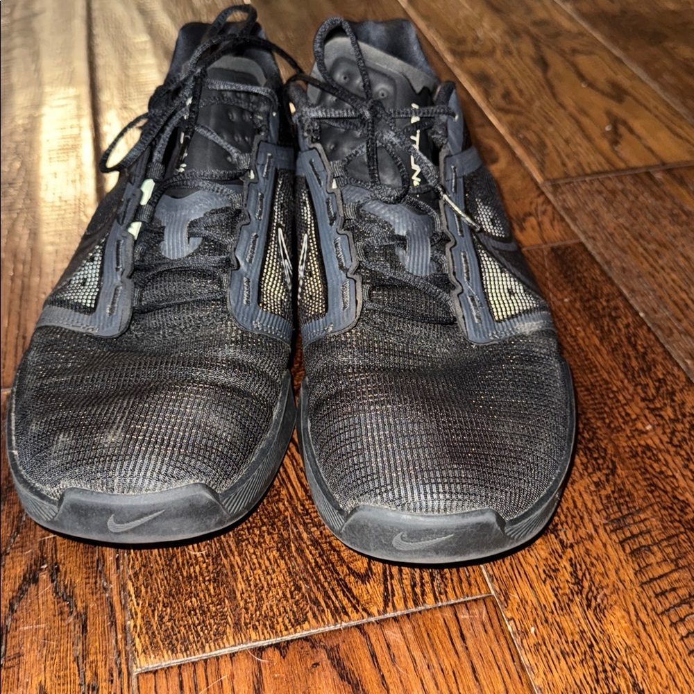Nike Zoom Running Training Shoes Black MTLC Cool
Men’s Size 10.5 - Picture 6 of 9
